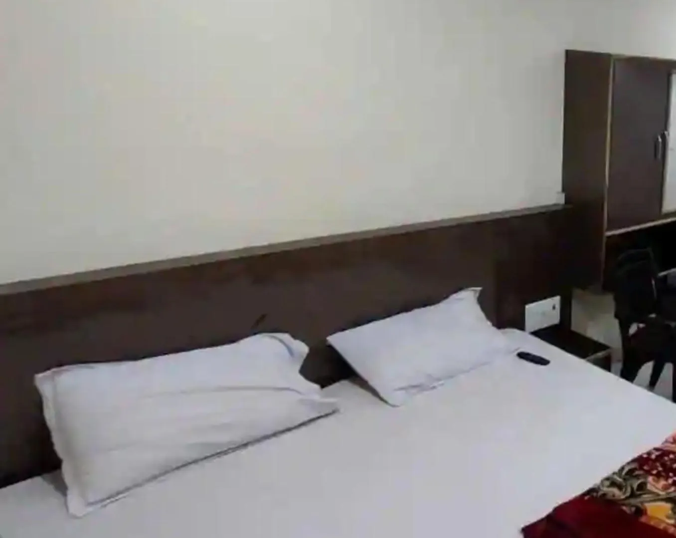 Hotel Swastik Guest House Varanasi - Perfect Location And Comfortable Room