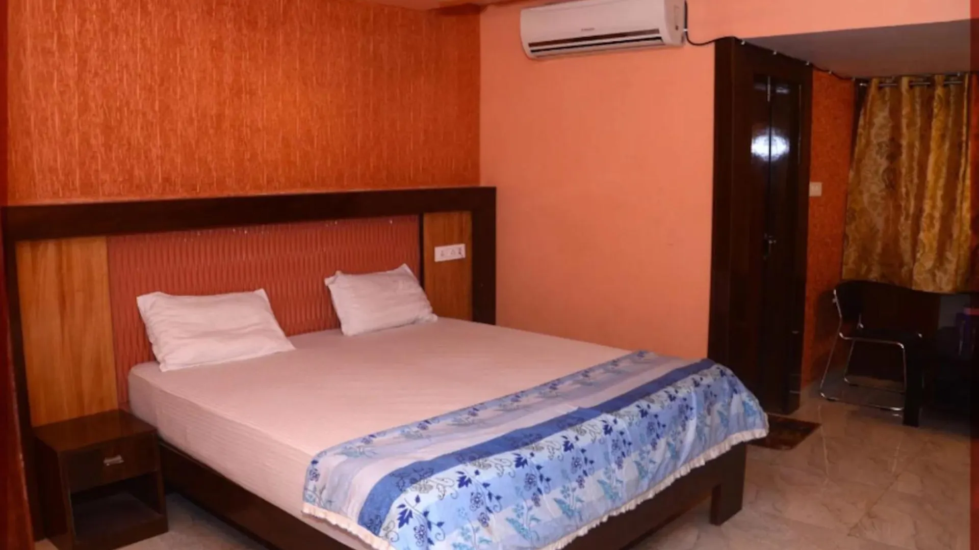 Hotel Swastik Guest House Varanasi - Perfect Location And Comfortable Room